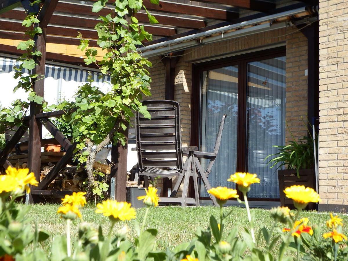 Nette Ferienwohnung Mit Eigenem Eingang Und Sonnenterrasse イトシュタイン エクステリア 写真